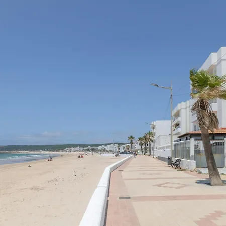 A Pie De Playa *